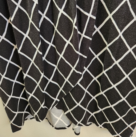 Express Women's Dress Tulip Faux Wrap Stretchy Black White Size Medium - Picture 5 of 10